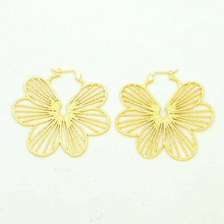 Pendientes Papillon Boho Chic Chapados en Oro y otras tendencias de Resultados para bisutería boho chic al por mayor. Devoluciones gratuitas y condiciones de pago a 60 días en Faire en Faire.