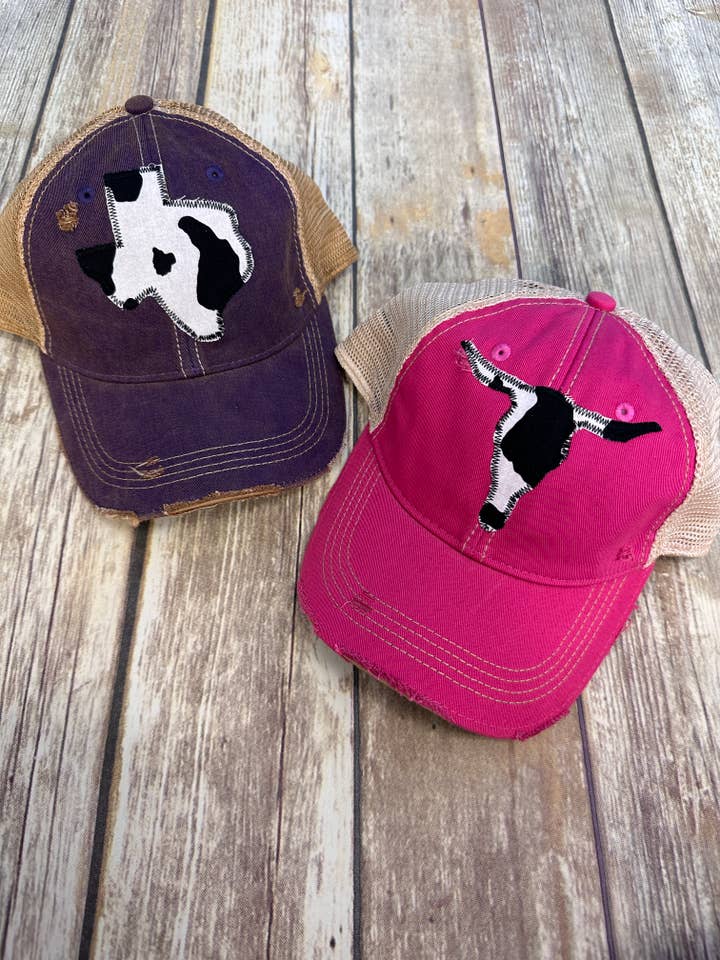 Chapeau Dirty Trucker à imprimé de vache pour la vente par Sweet Texas Treasures