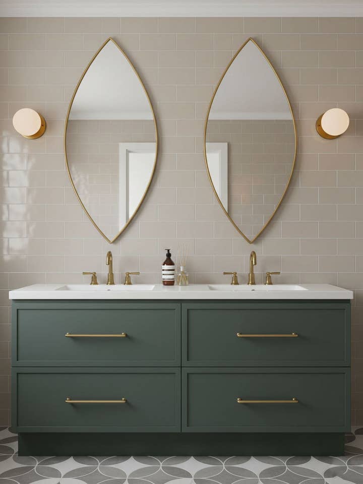 Elegant blad silhuet messing spejl – Moderne messing spejl for engroshandel hos Palmeraies