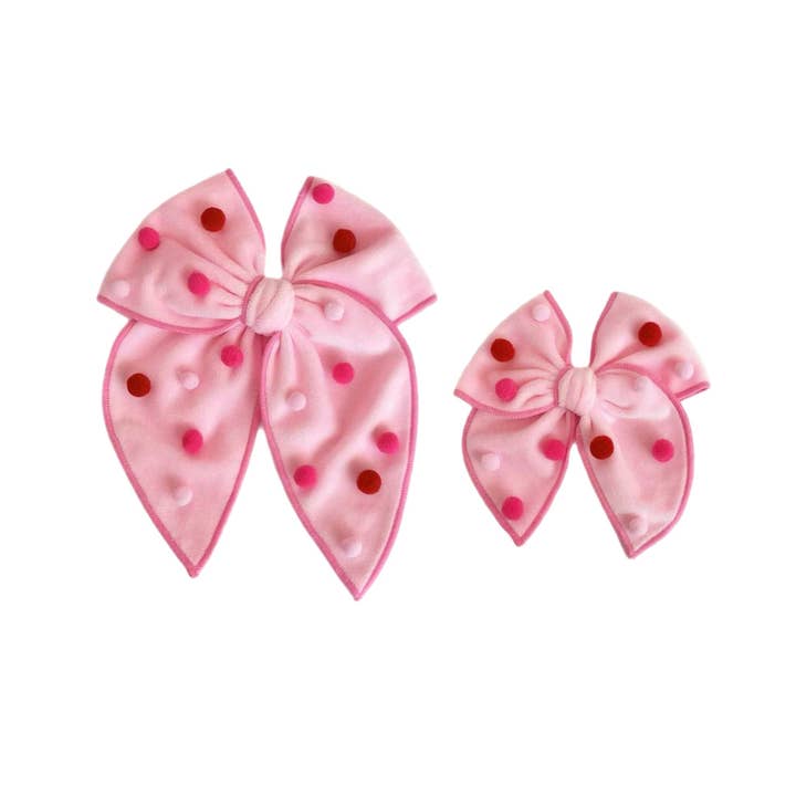 Ljusrosa sammet Pom Pom kantad rosett med klämma för wholesale av Pretty in Pink Bows