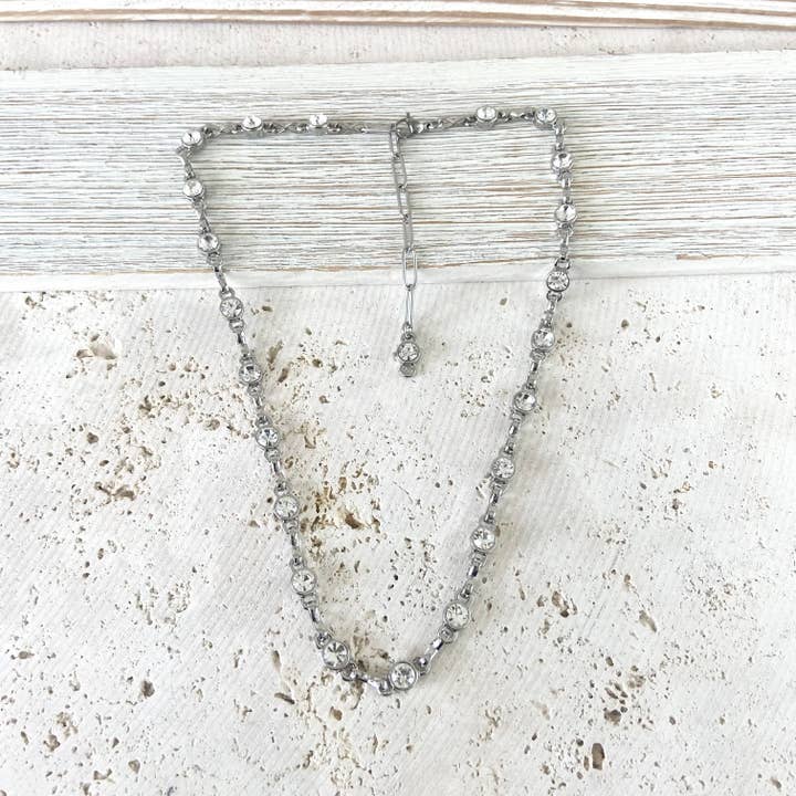 VB&CO Designs Handmade Jewelry - Vendita all'ingrosso Collane a catena e maglie - Collane a strati con catena collegata e cristalli per equitazione7