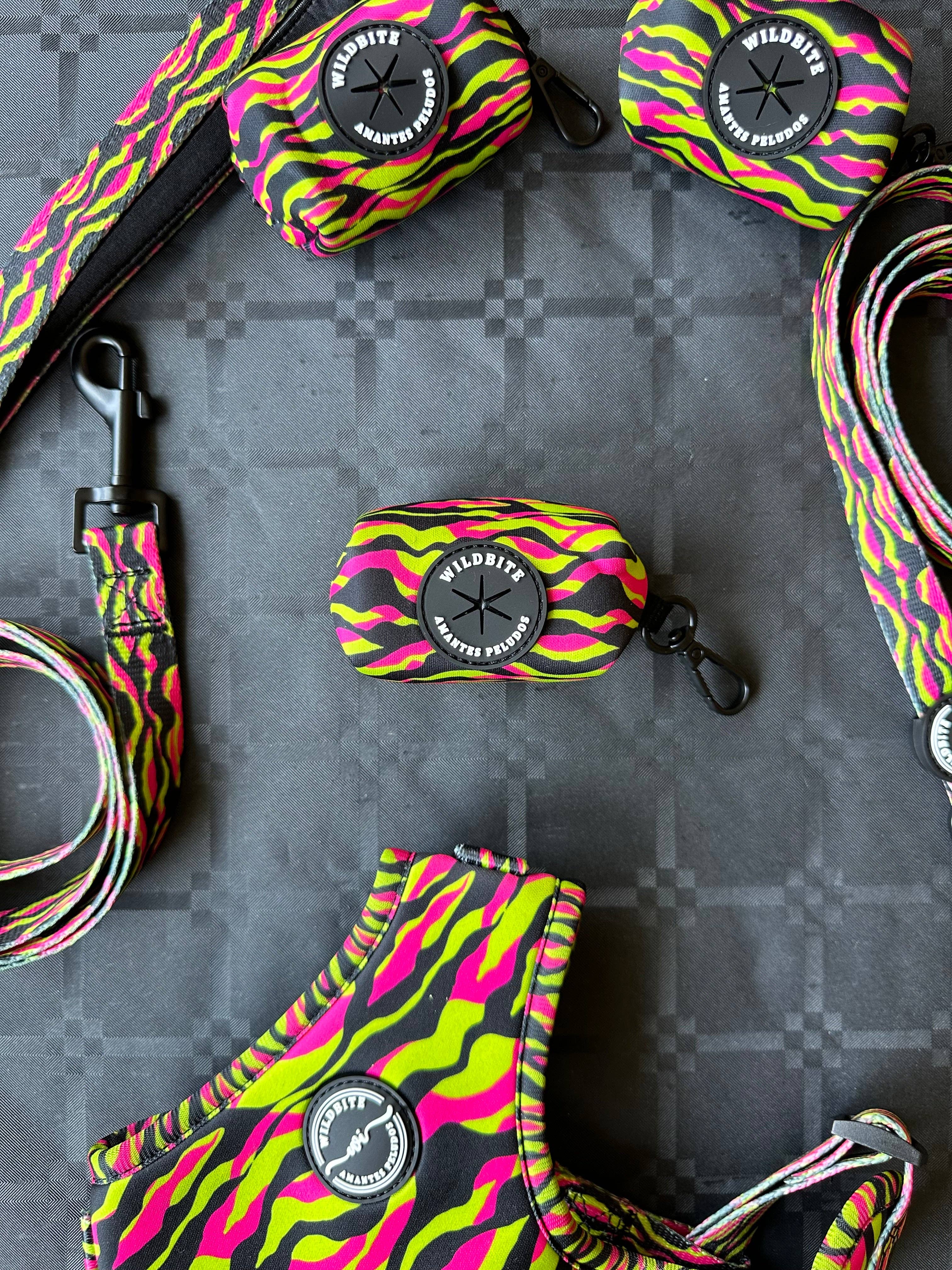 Wildbite Amantes Peludos - Wholesale Pet Leash - Dog - StyleZebra Bag Holder2