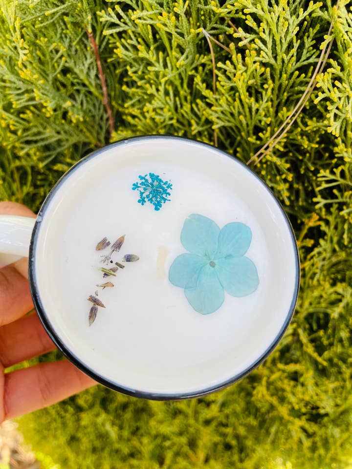 Cedar Musk Ljus | Äkta Mini Keramisk Pocillo Mugg | Doftljus | Sojavax för wholesale av AZUCENA