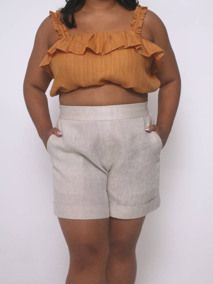 Short en lin 100 % Winnie pour la vente par All Bodies