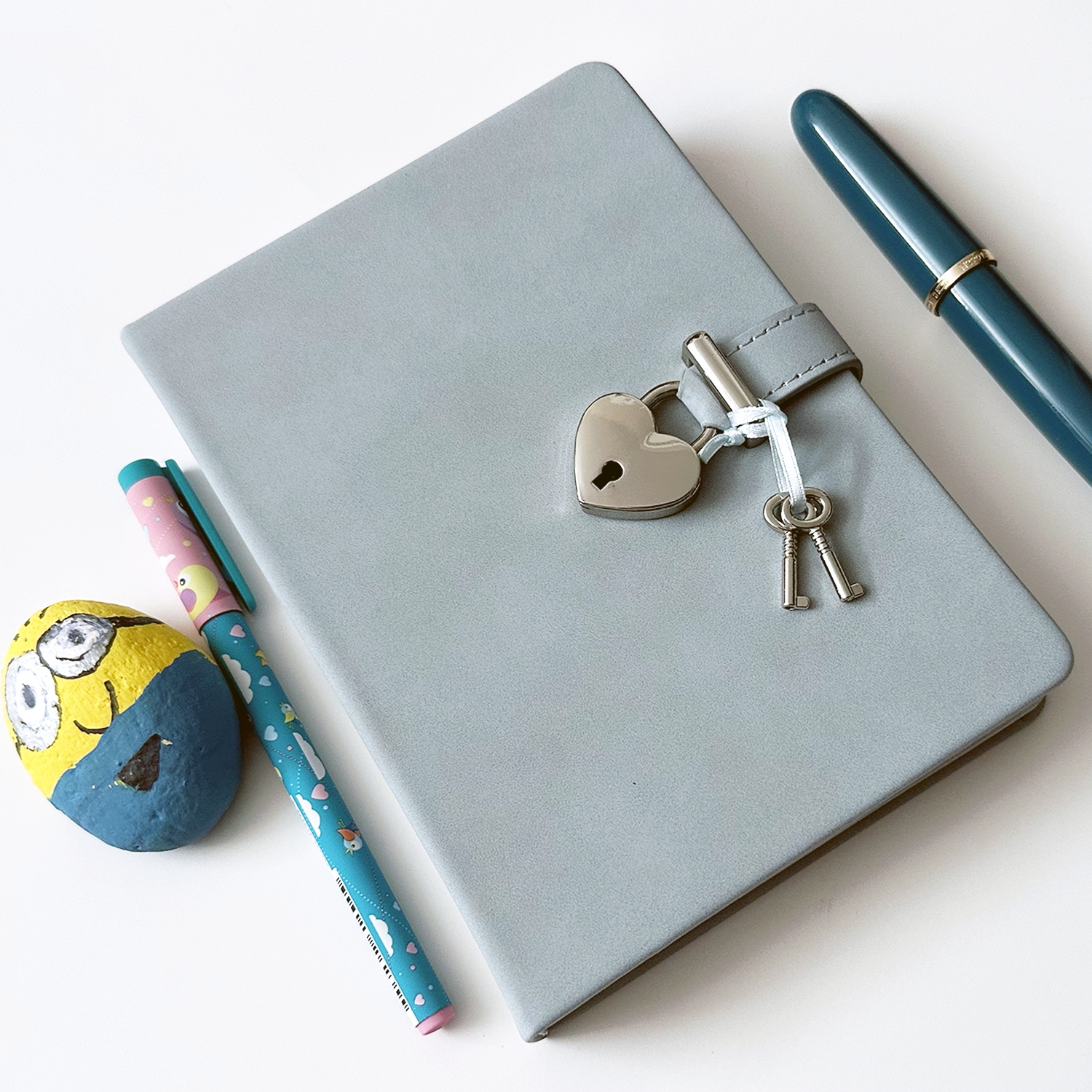 Victoria's Journals - Wholesale Journal/Diary - Kids - Pastel Blue Lock & Key Diary for Girls – 320 Pages4