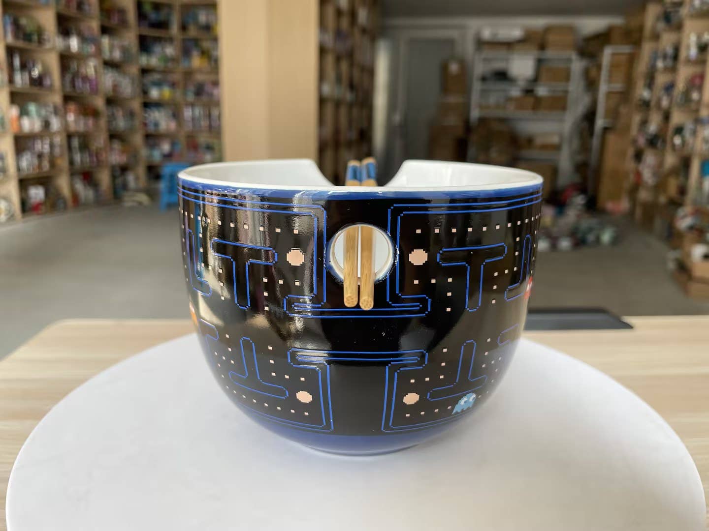 Silver Buffalo - Wholesale Bowl - Pacman Game Screen 20oz Ceramic Ramen Bowl with Chopsticks4