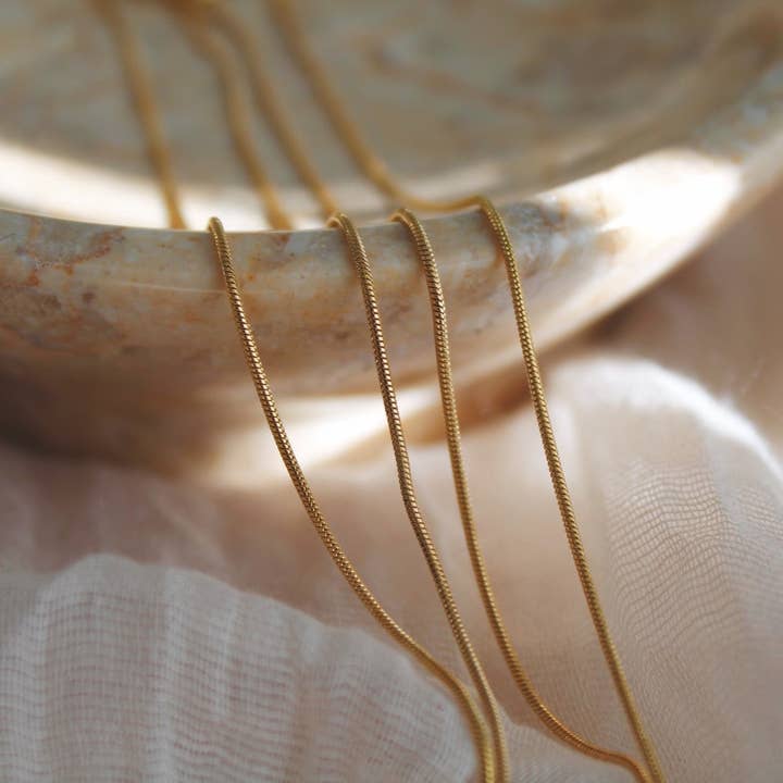 Animira Jewels - Wholesale Link & Chain Necklace - AnimiraJewels - Amelia Dainty Herringbone Necklace1