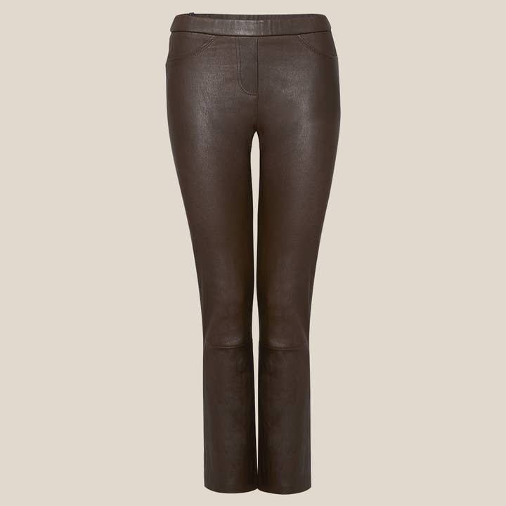 Korte broek van stretchleer van Lou. Bruine nappa. voor wholesale door AYASSE