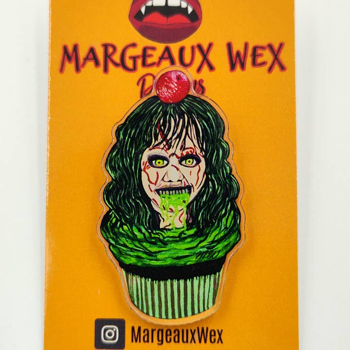 Regan Cupcake Acryl Pin voor wholesale door Margeaux Wex Designs