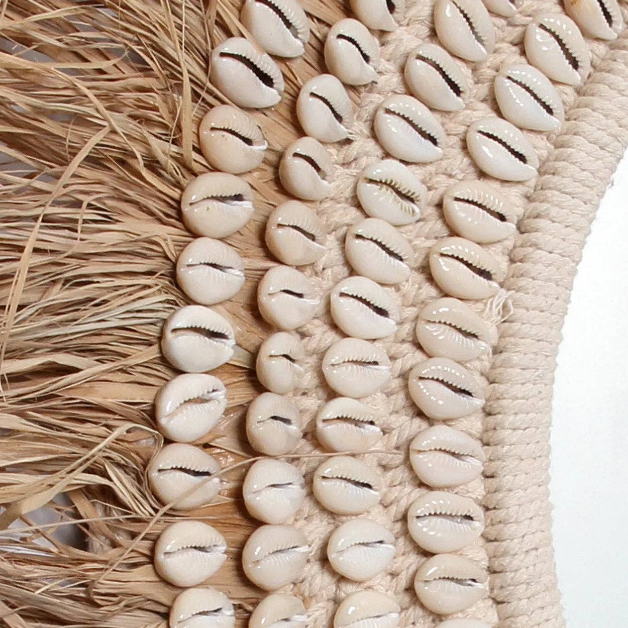 Bazar Bizar Living - Venta al por mayor Espejos de pared - Espejo The Raffia Cowrie - Blanco Natural6