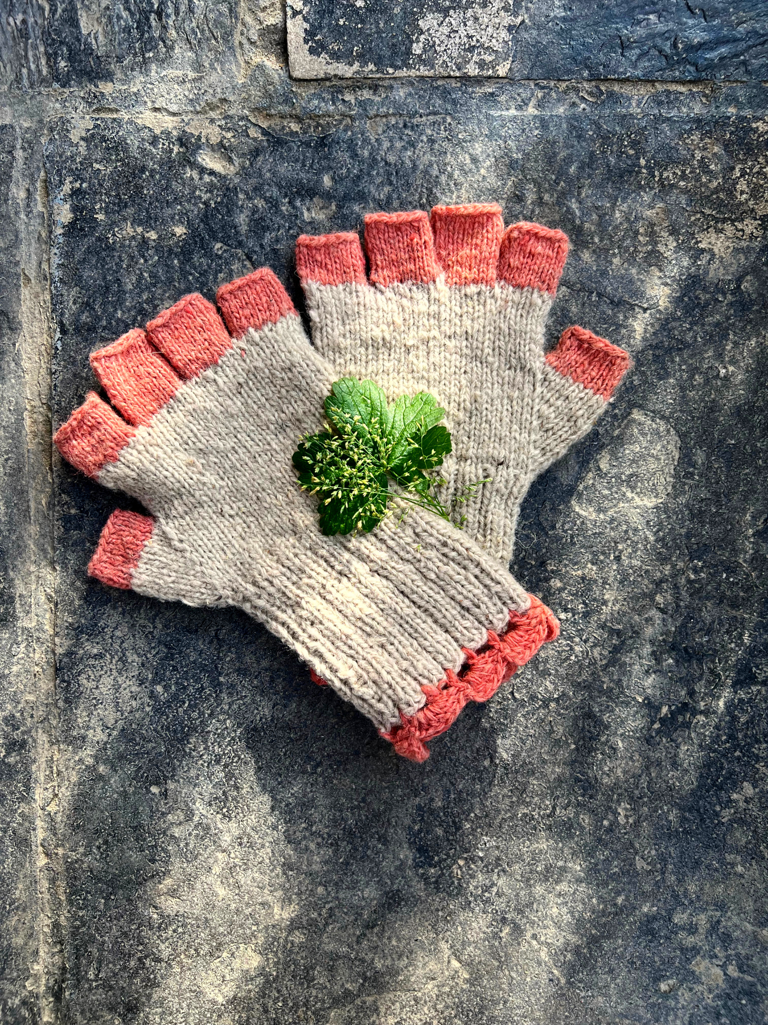 Buno Behen - Vente Gants – femme - Gants en laine teinte naturellement faits main (taille S à L)6