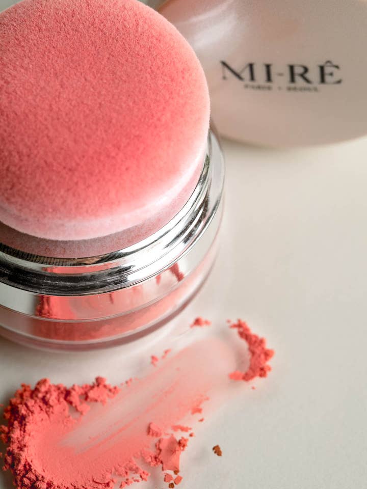 The dual powder I Blush Lit & Pearly Highlighter for wholesale by MI-RÊ Cosmetics