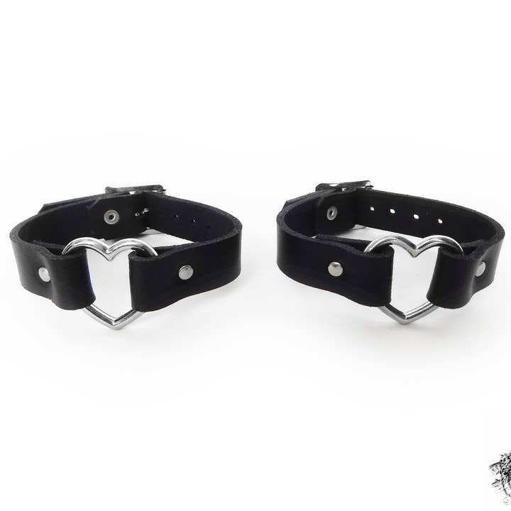 8th Sin - Venta al por mayor Pulsera tobillera - Tobilleras de cuero negro con forma de corazón