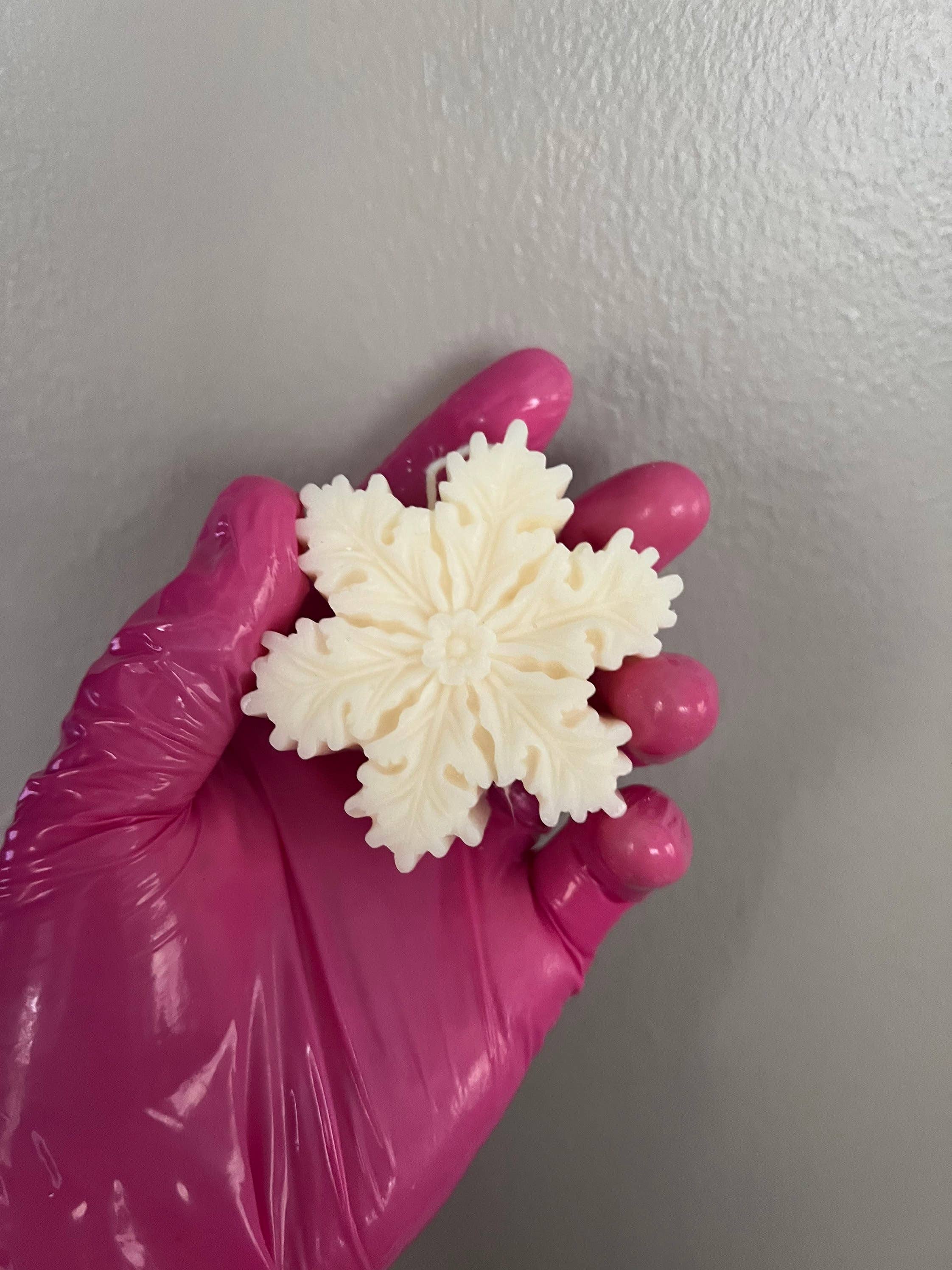 Agaboo Candle - Vendita all'ingrosso Candele regalo - Candela natalizia a forma di fiocco di neve, 5,1 x 6,3 cm3