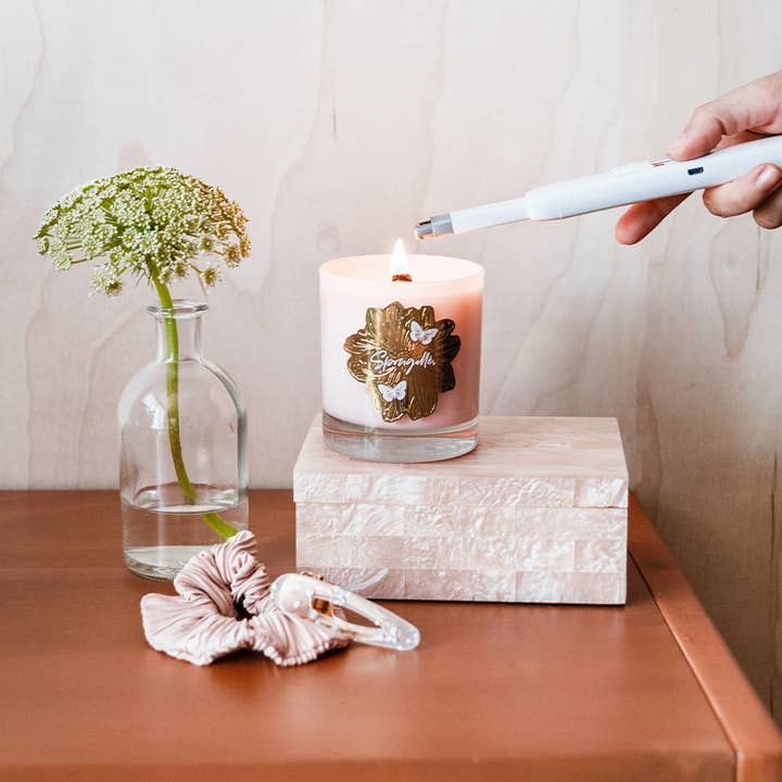 Rose Botanica candela versata a mano per la vendita all'ingrosso da parte di Spongellé | Christmas 2025 | Stocking Stuffers | Gifts