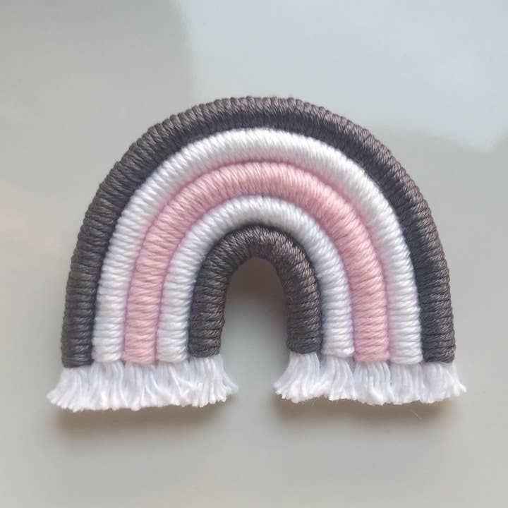 PIN PARA BOLSO DEMI-GIRL PRIDE para venta al por mayor de ARTESANIA