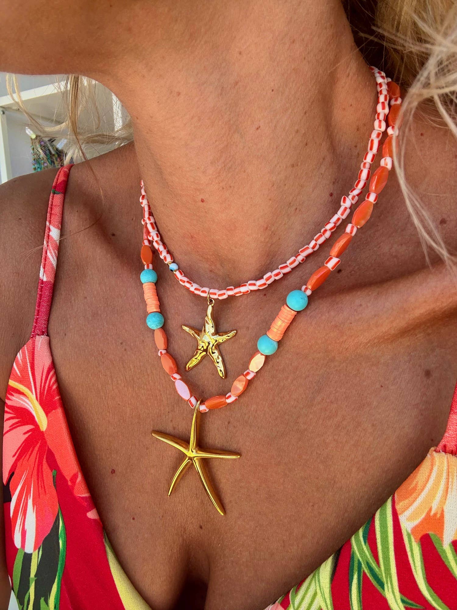 Goupi - Vente Colliers à pendentif - Colliers oranges avec perles et breloques étoile de mer dorée5