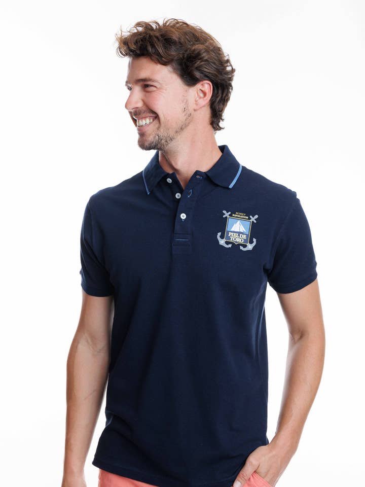 NAUTISK POLO MED SERIGRAFI FOR OG BAG for engroshandel hos PIEL DE TORO