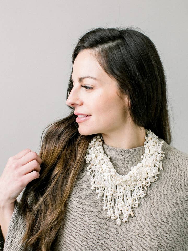 Collare a cascata con guscio d'uovo di struzzo, naturale per la vendita all'ingrosso da parte di Hope Artisan Collective