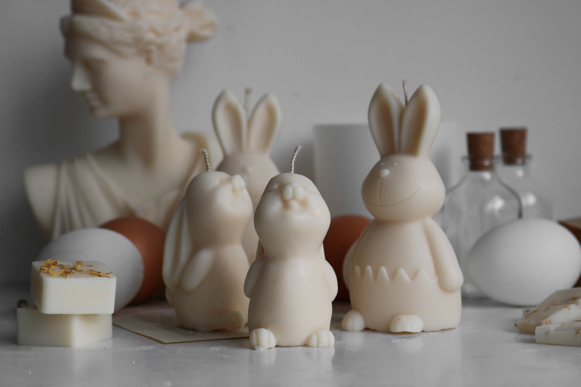 Mae Fleur - Wholesale Novelty Candle - Blushing bunny candle1