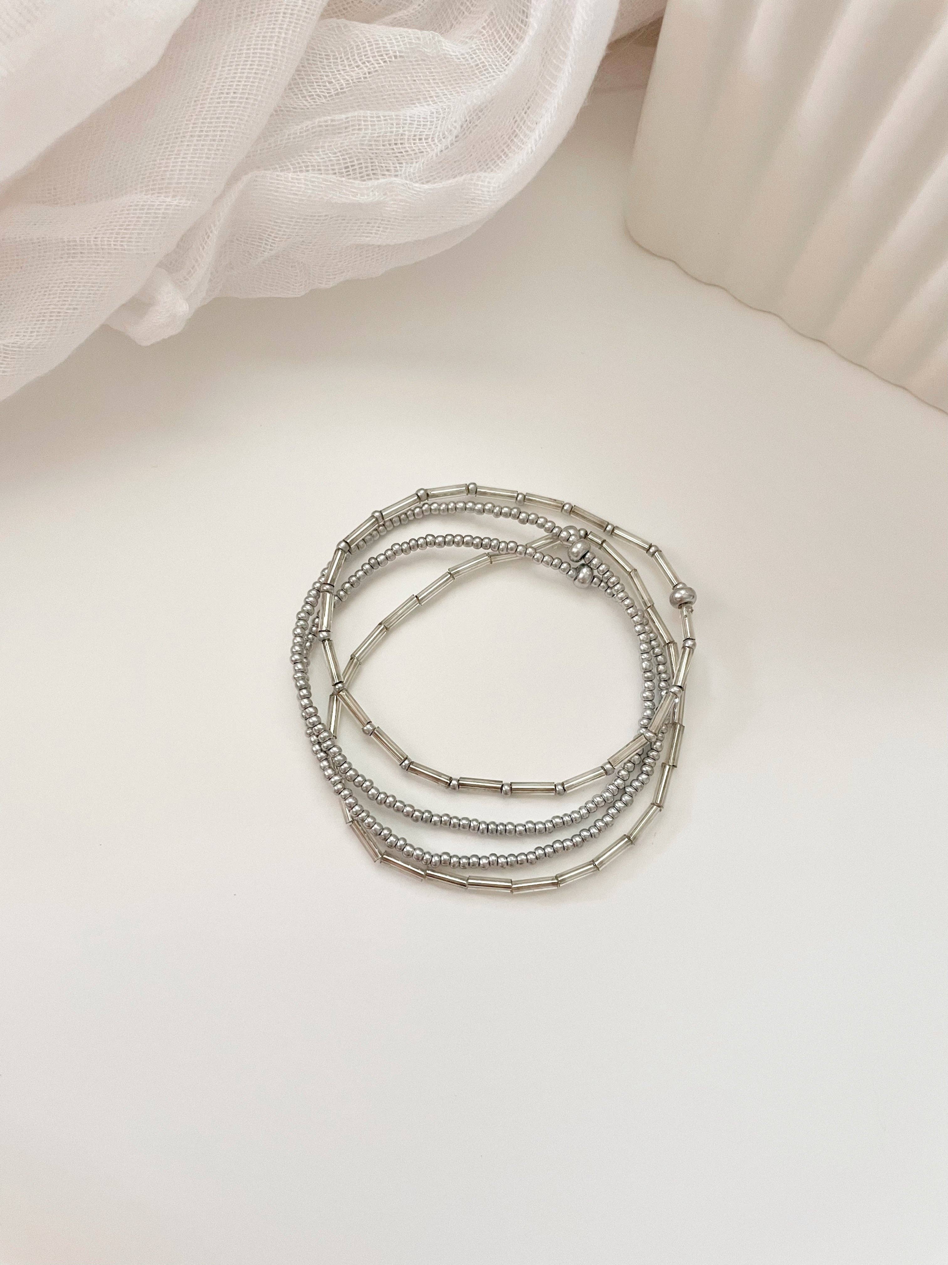 Caitlyn Clare Flair - Vente Parures de bijoux - Ensemble de bracelets empilables minimalistes en perles d'argent, ensemble de bracelets extensibles en perles de verre pour femmes, ensemble de bracelets délicats en perles5