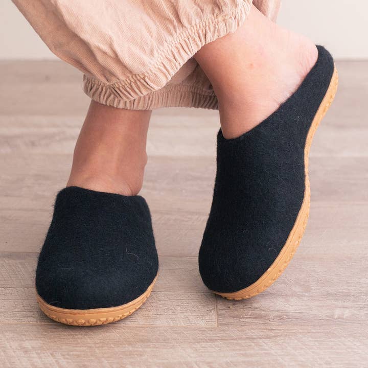 Night Black | Zapatillas de lana merino orgánica de lujo para venta al por mayor de Fuzzy cove
