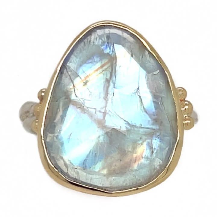 Bague cocktail en pierre de lune arc-en-ciel en or 14 carats et argent sterling. pour la vente par Emily Amey Jewelry