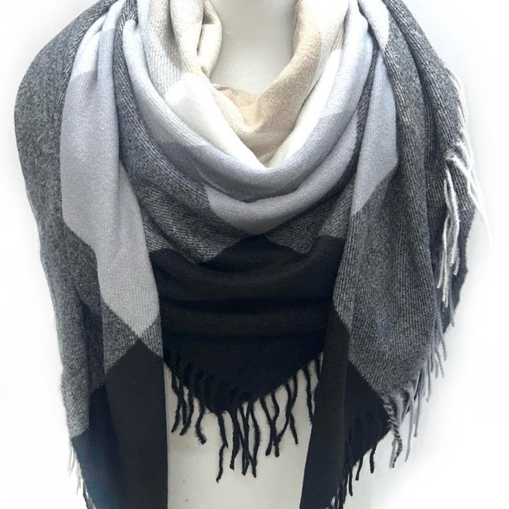 LINETA - Wholesale Sjaal - Dames - HG-35 Grote vierkante sjaal met ruitpatroon en lange franjes7