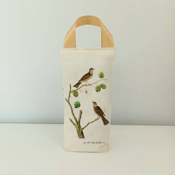 A large sachet filled with dried lavender and spelt husks for wholesale by DECORER