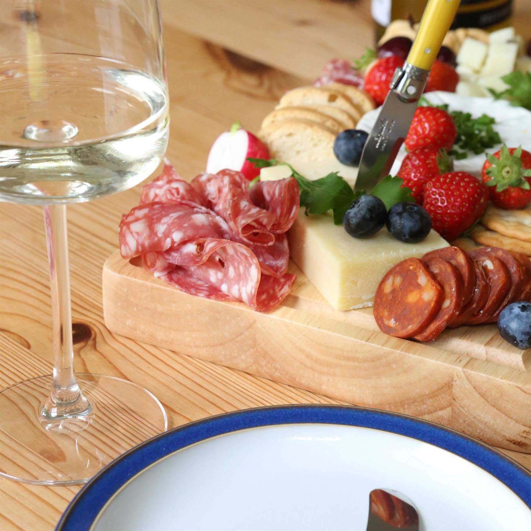 Rinkit Ltd - Wholesale Cutting Board - Wooden Butchers Block Chopping Board - 30cm x 20cm2