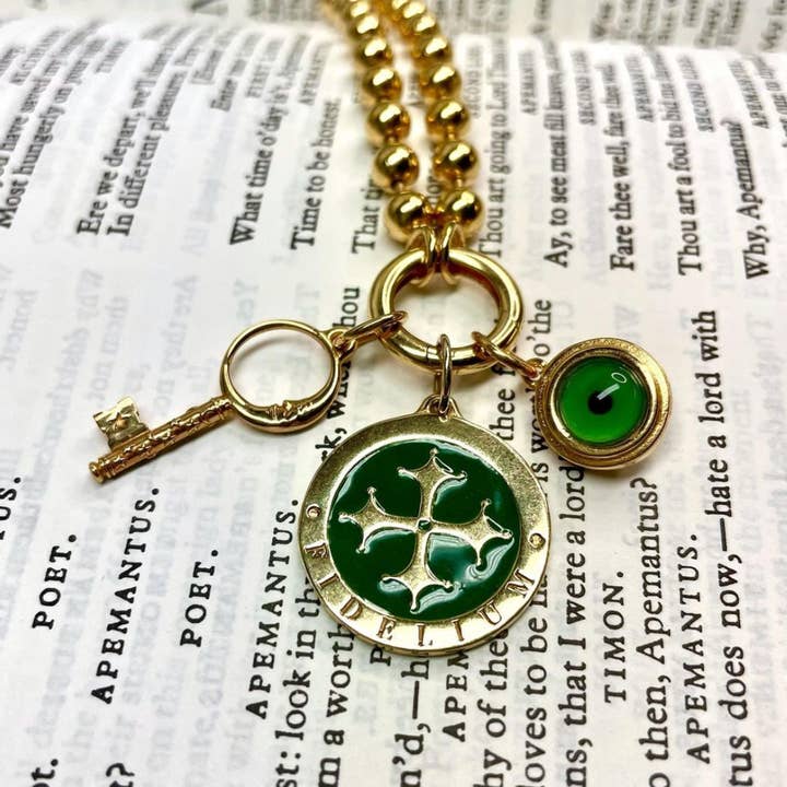 Maltese Cross Emaille Medallion Charm voor wholesale door Florin Arte Jewelry