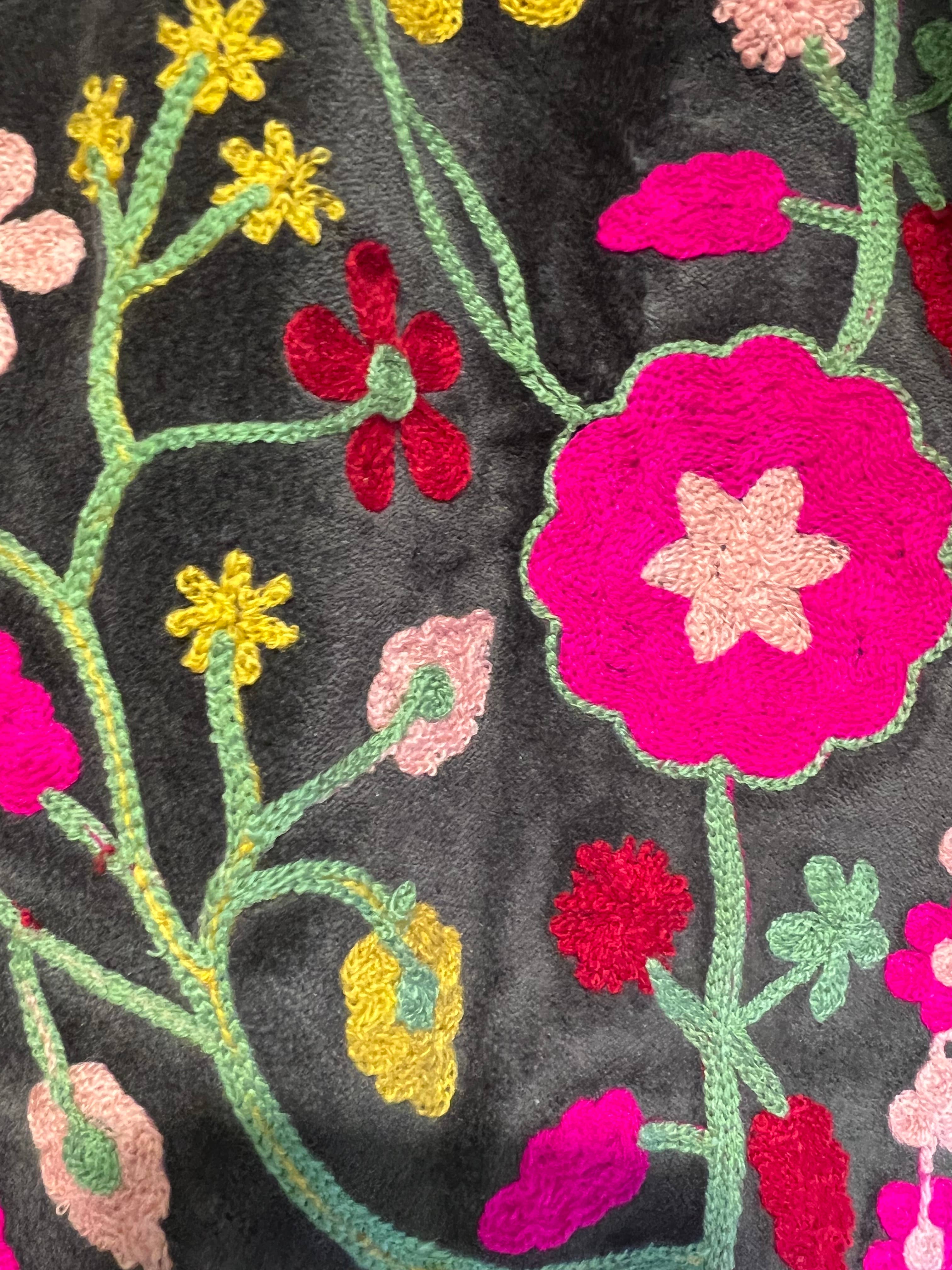 Kinomy - Wholesale Outerwear Vest - Women's - Embroidered velvet vest, boho vest, women's short vest10