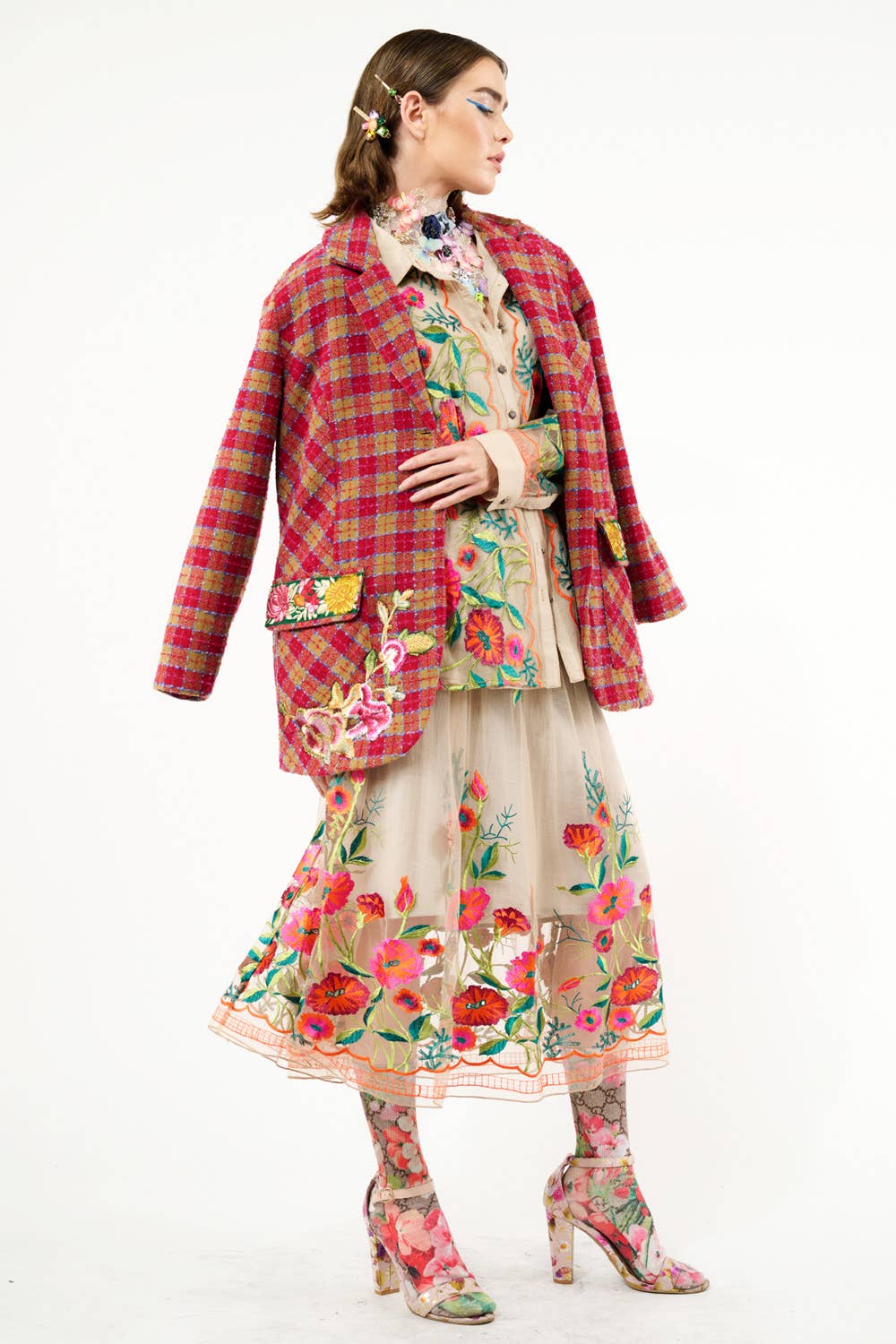 Blu Denim Camicia vintage con ricamo floreale di tulipani in vendita all'ingrosso su Faire33