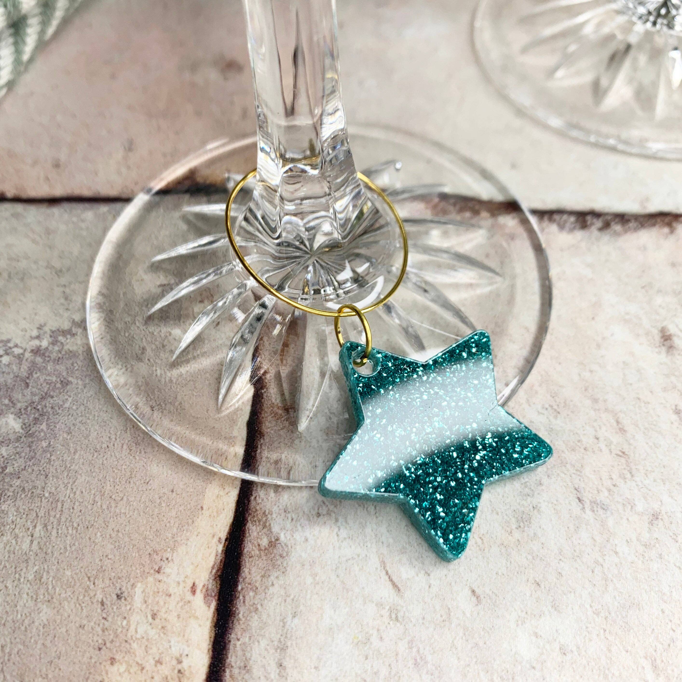 Parkin & Lewis – wholesale Wine charm – Set of 4 Glitter Wine Glass Charm, perfect for dinner partie3