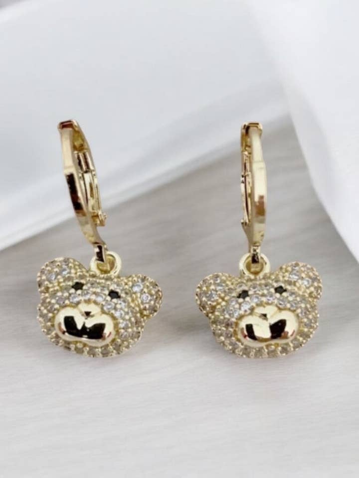 Brincos Pendentes com Rosto de Urso de Peluche CZ Banhados a Ouro 14k por atacado de Divina Jewelry & Accessories LLC