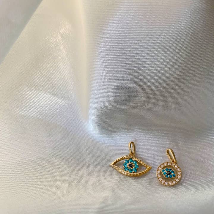 Pendentif/breloque Evil pour la vente par Kimiya Designs