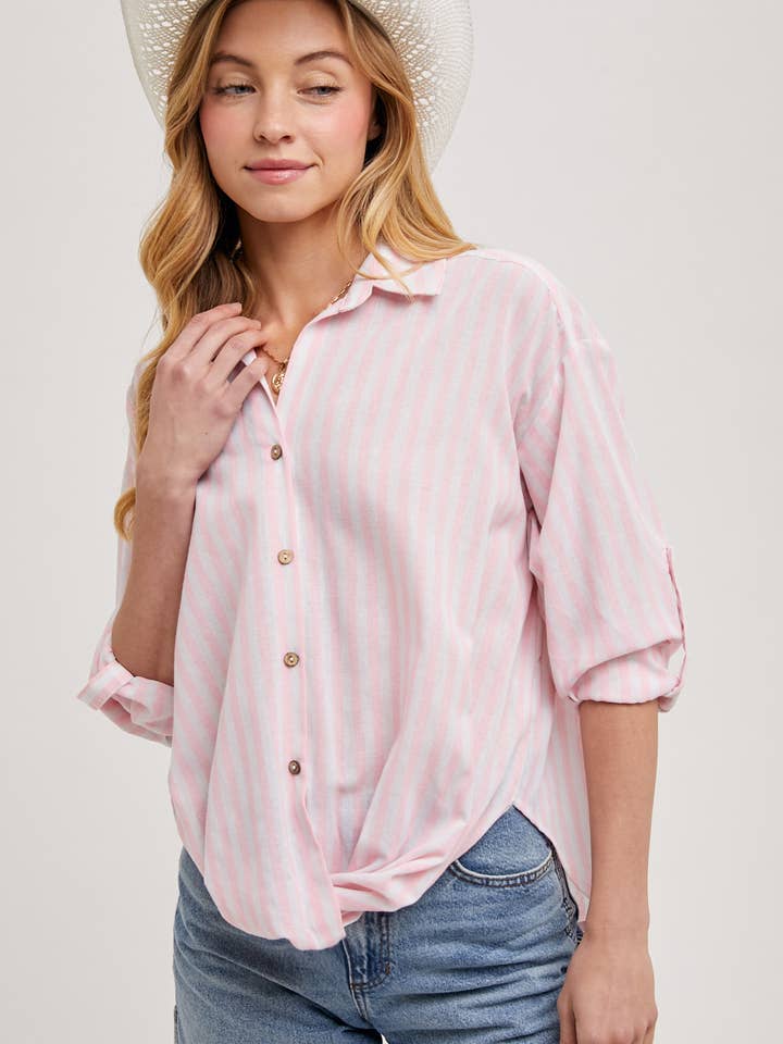 PM1267 - BLUSA DE MANGA CORTA CON CUELLO DE SATÉN para venta al por mayor de Peace Love Line