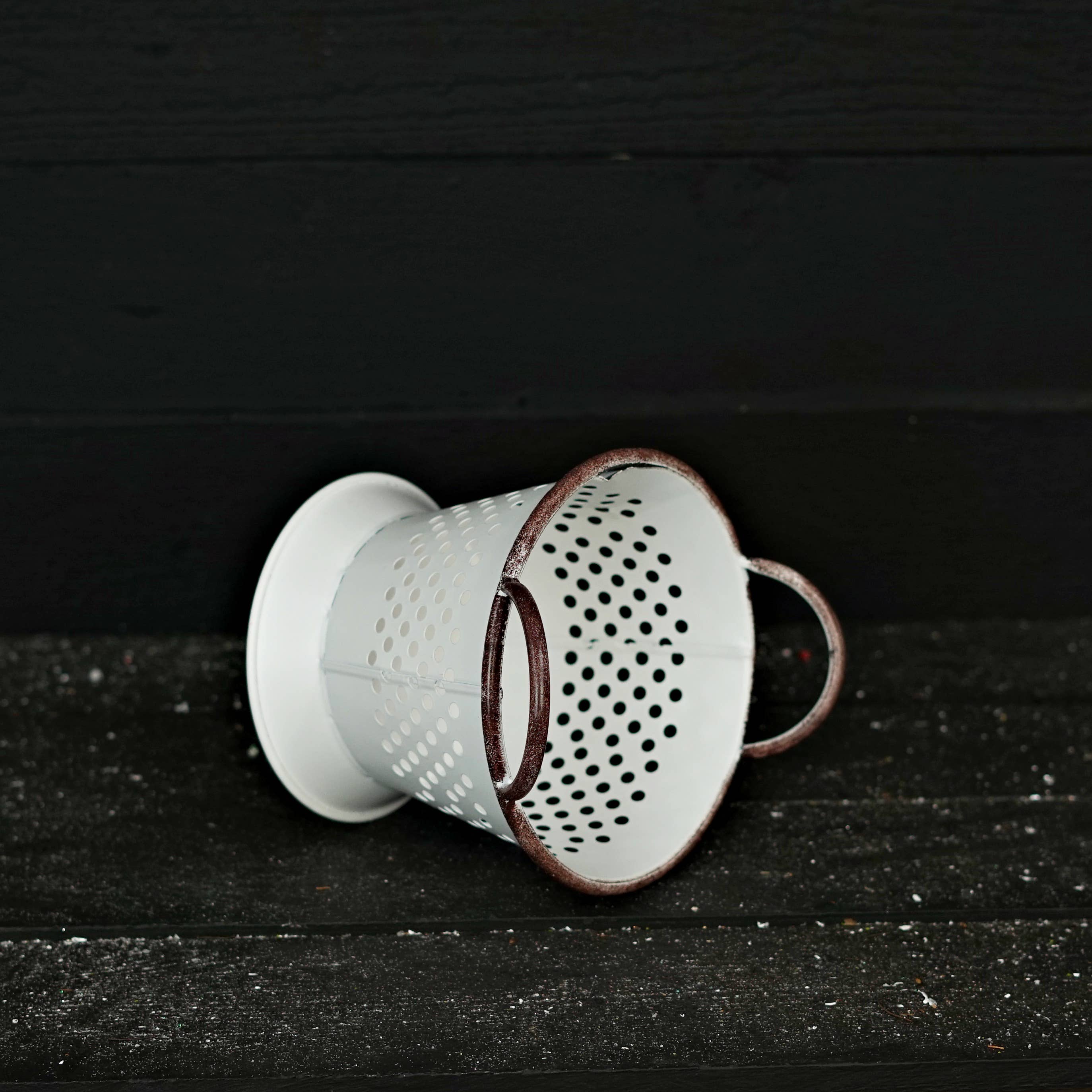 Impressive Enterprises, Inc. - Wholesale Colander - 570632- Metal Colander-White with Rusty Edges-9.5Wx8Dx8H-0/21