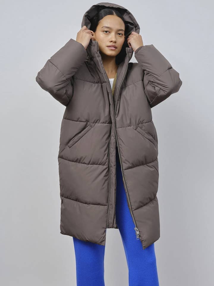 Piumino Elphin per la vendita all'ingrosso da parte di Embassy of Bricks and Logs