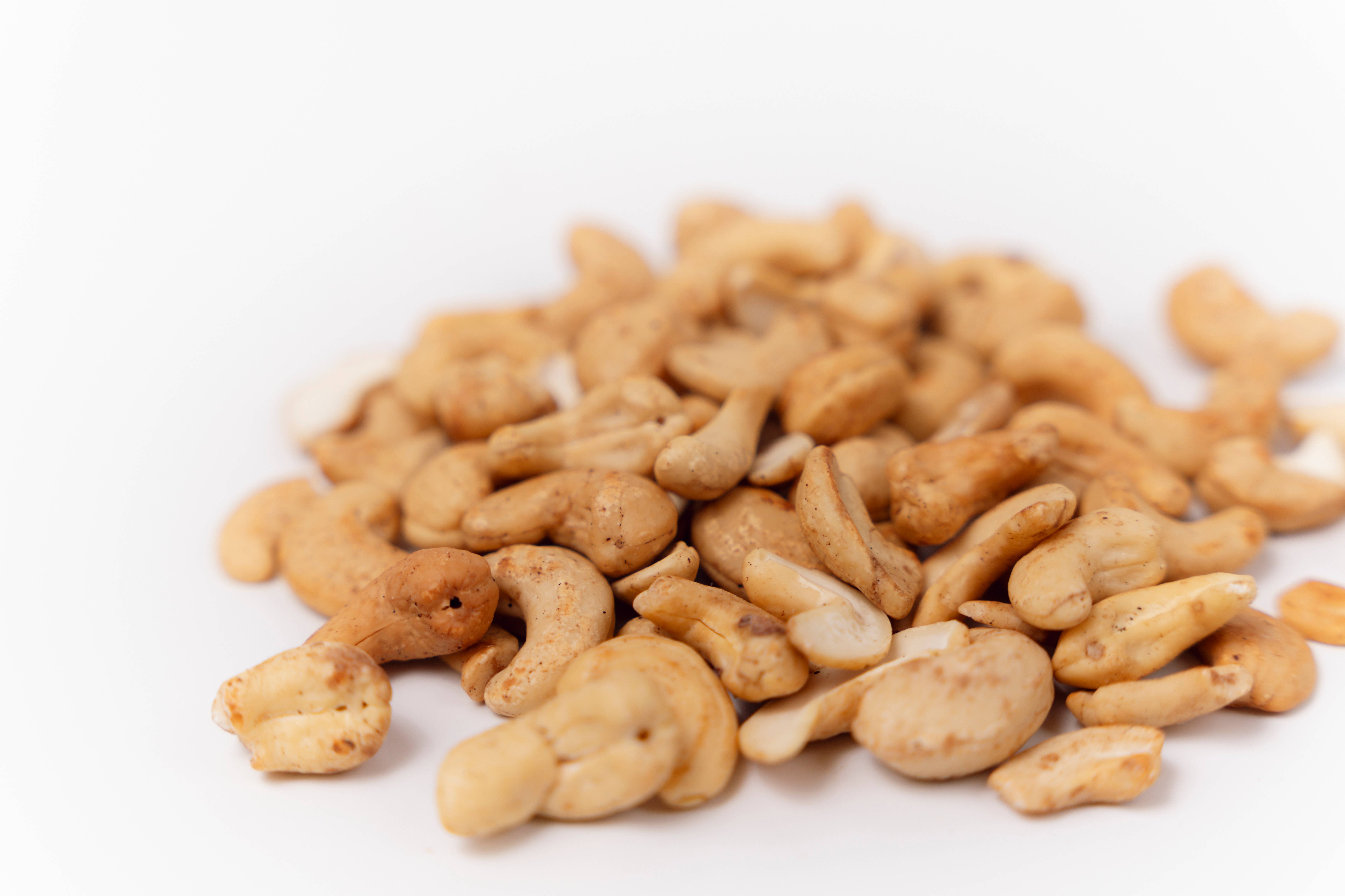 Agnellini Int Srl - Wholesale Nuts - Shelled, roasted and salted cashew nuts 90g3