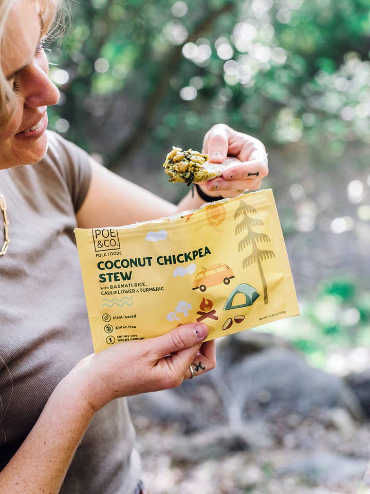 Ragoût de pois chiches et noix de coco pour la vente par Poe & Co. Folk Foods