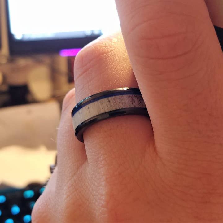 Bague en céramique noire - Bois de wapiti - Lapis lazuli bleu - 6 mm ou 8 mm pour la vente par DreamWood Rings