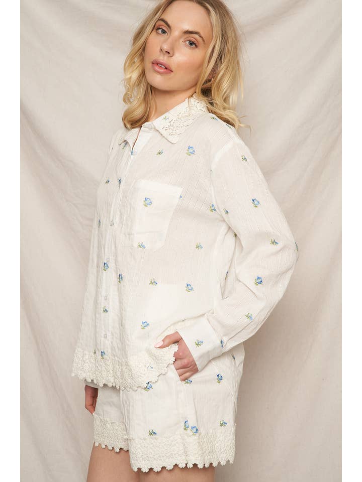 En Crème - Wholesale Shorts - Women's - Floral Embroidery Shorts with Lace Trim 4