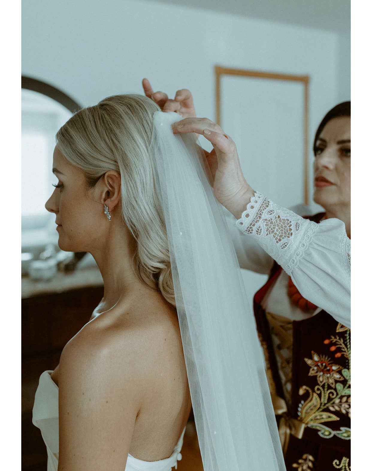 Ruffled Rose Veils - Wholesale Veil - Women's - Soft Scattered Pearl Wedding Veil6