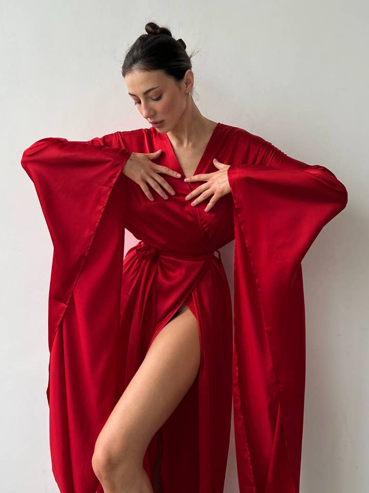 Bata tipo kimono Flames para venta al por mayor de Angie's Showroom