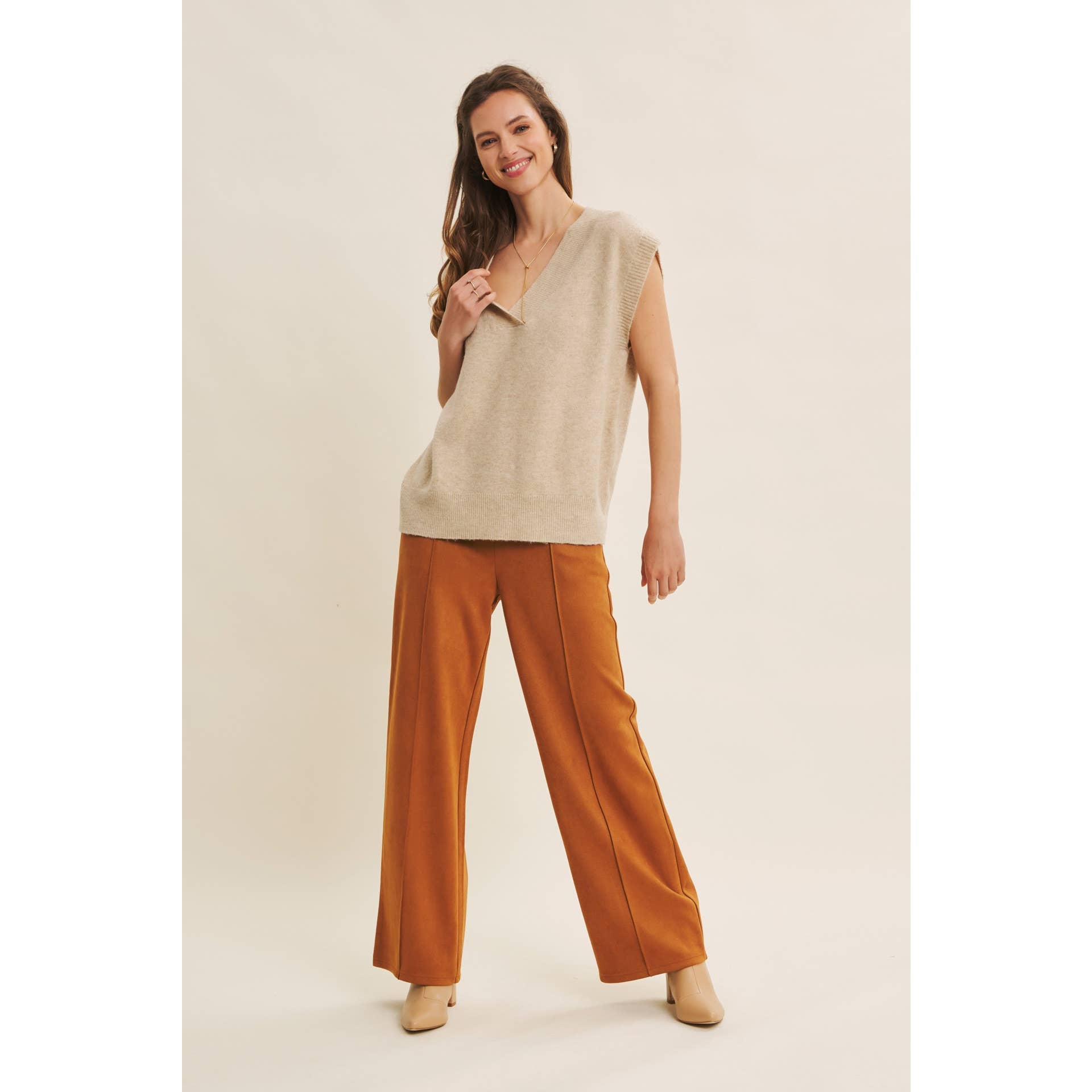 in february - Vente Pantalon – femme - PANTALON DROIT EN DAIM VÉGÉTALIEN AVEC PINCE8