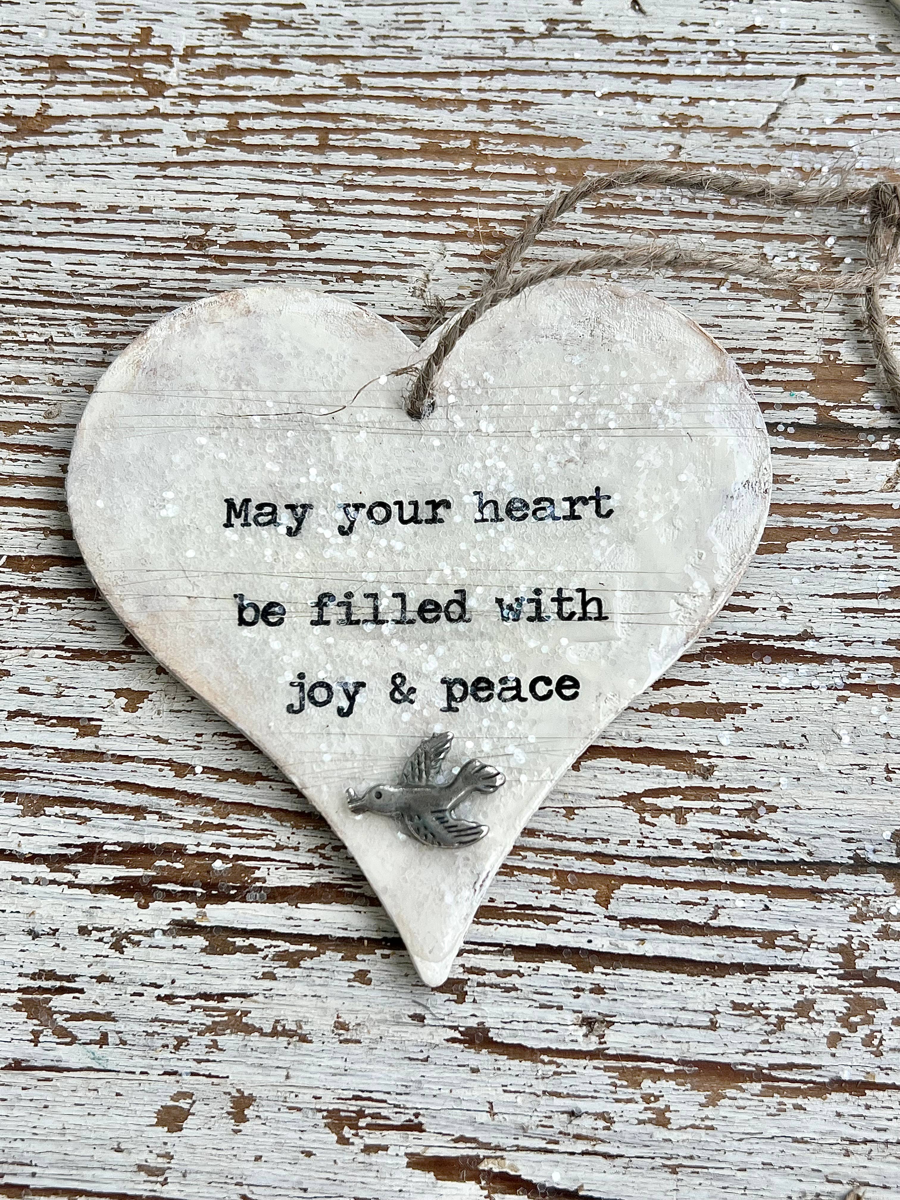 UnfiniSHEd - Vente Objets de décoration - Décoration de Noël en forme de cœur en bois Joy & Peace2