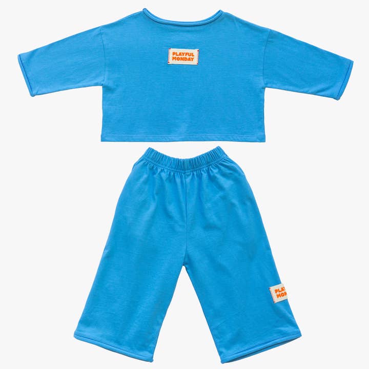 ☀️ Ensemble de jeu biologique — Manches longues + Pantalon en bleu pour la vente par Playful Monday