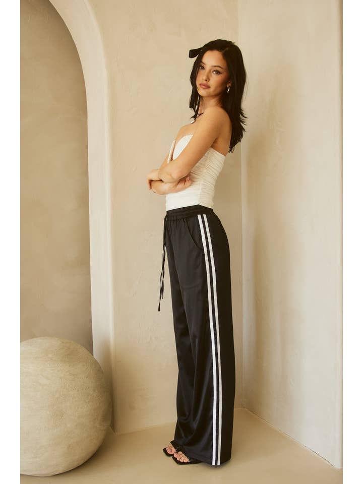 Mimosa - Vente Pantalon – femme - Pantalon de survêtement en satin avec bandes latérales20