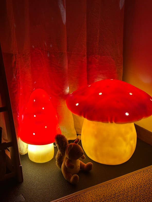 Egmont - Wholesale Figurine Lamp - Small Mushroom Red w/ Plug12